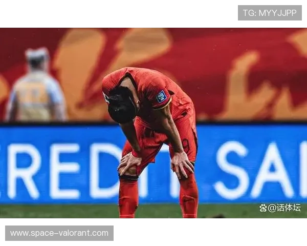 巴林队半场零射门，少一人作战雪上加霜